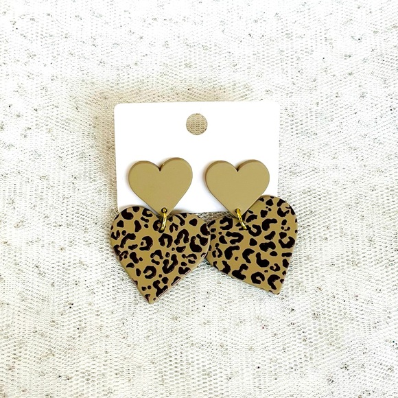 Cheetah Print Heart Earrings - Picture 1 of 1